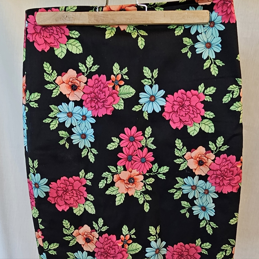 Ann Taylor Black and Floral Skirt Size 0